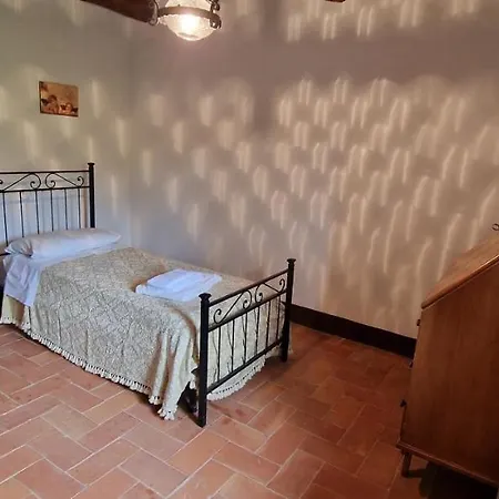 View Of Monte Amiata For 3 Guests La Piaggia - Vivo Dorcia Апартаменты Vivo d'Orcia